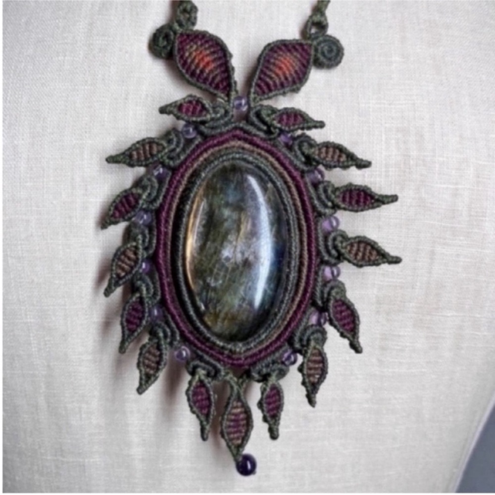 Elegant Purple and Green Pendant Necklace